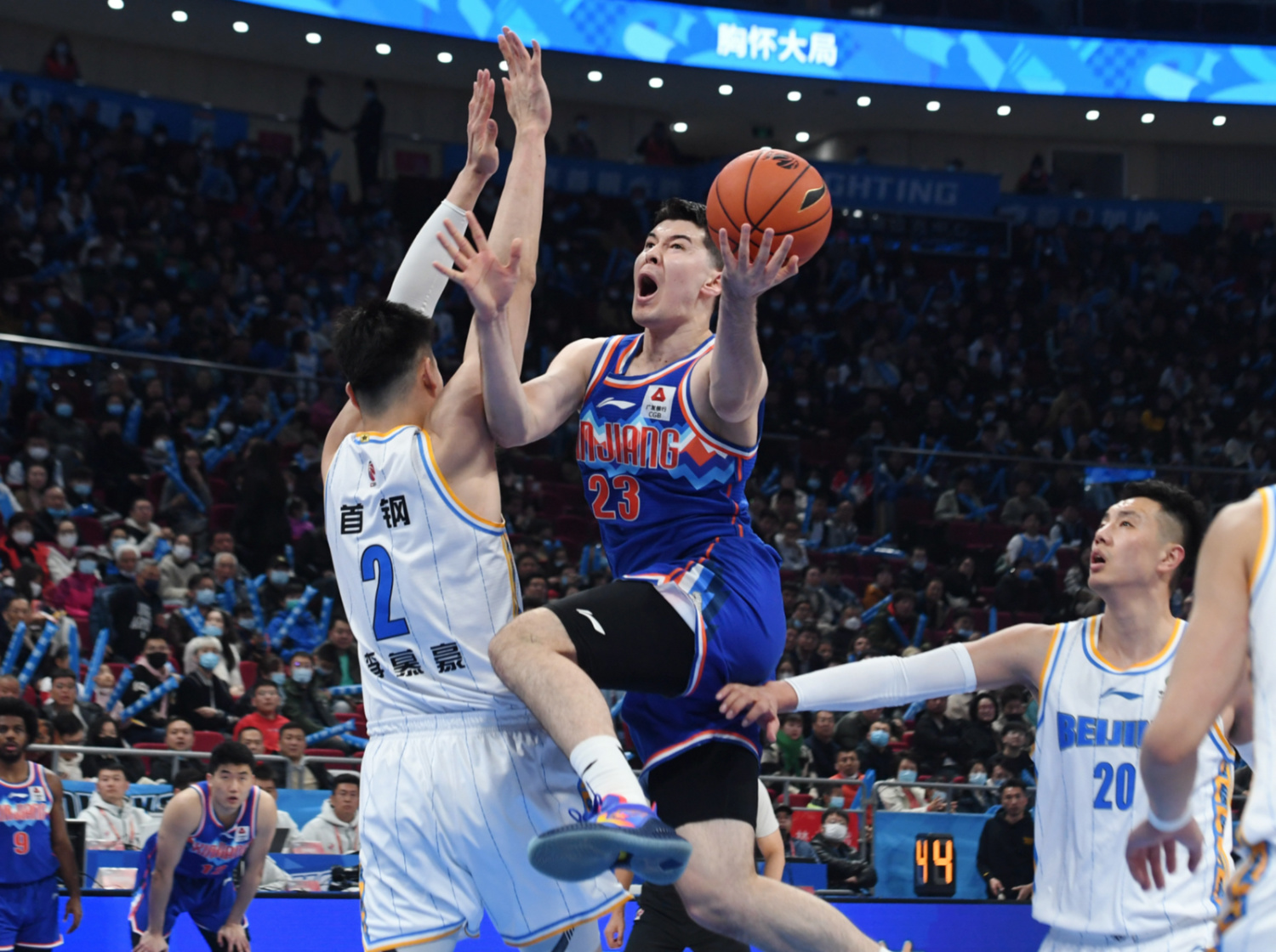 关键时刻CBA常规赛焦点战；北京首钢绝杀压哨；质疑声仍在；轮换策略成焦点的简单介绍