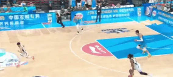 关键时刻CBA常规赛焦点战；北京首钢绝杀压哨；质疑声仍在；轮换策略成焦点的简单介绍