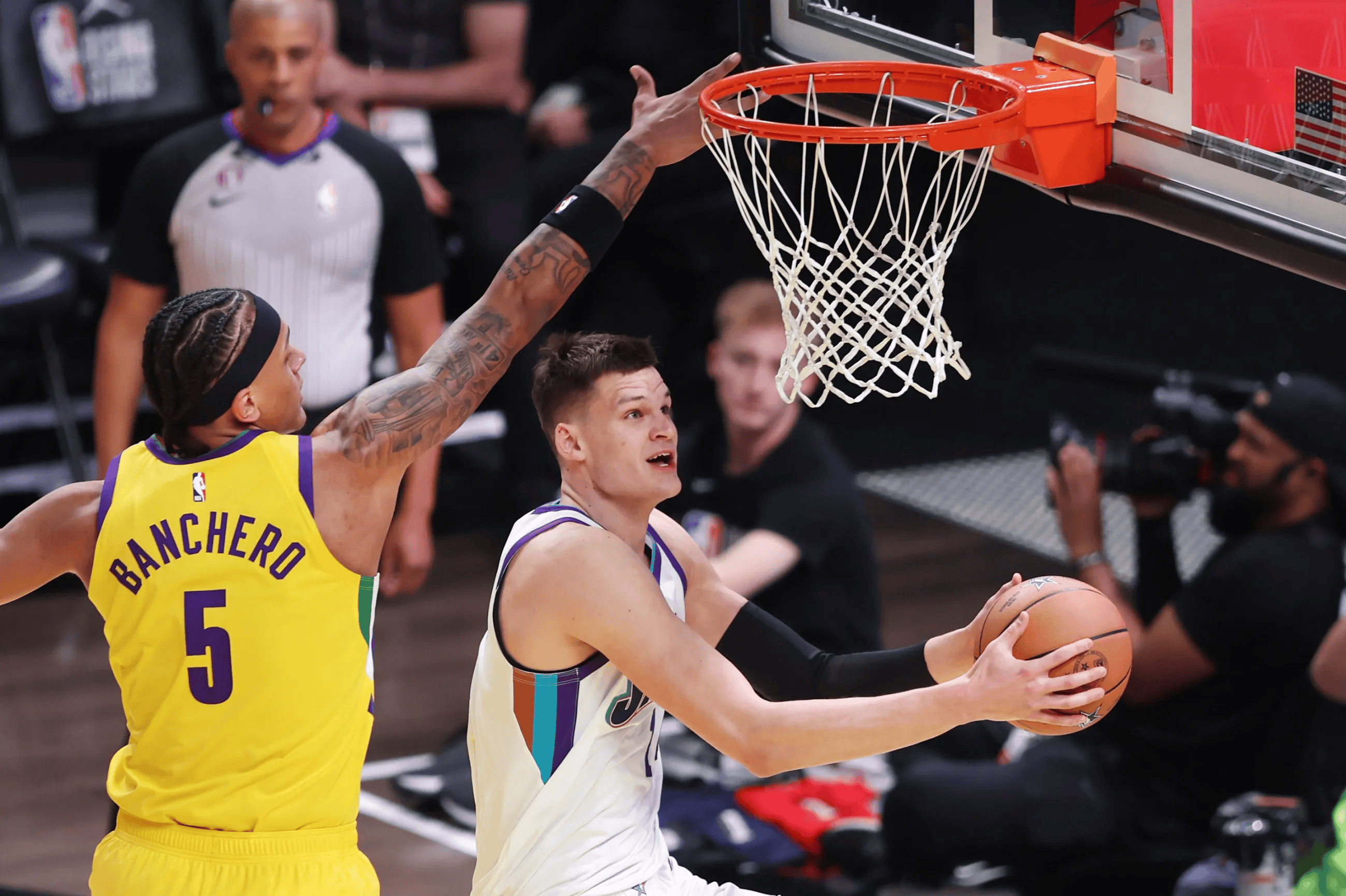 关于拉齐奥训练开放日;今夜内部沟通引欢呼;全明星赛在即;年轻球员得到机会的信息 关于拉齐奥训练开放日;今夜内部沟通引欢呼;全明星赛在即;年轻球员得到机会的信息